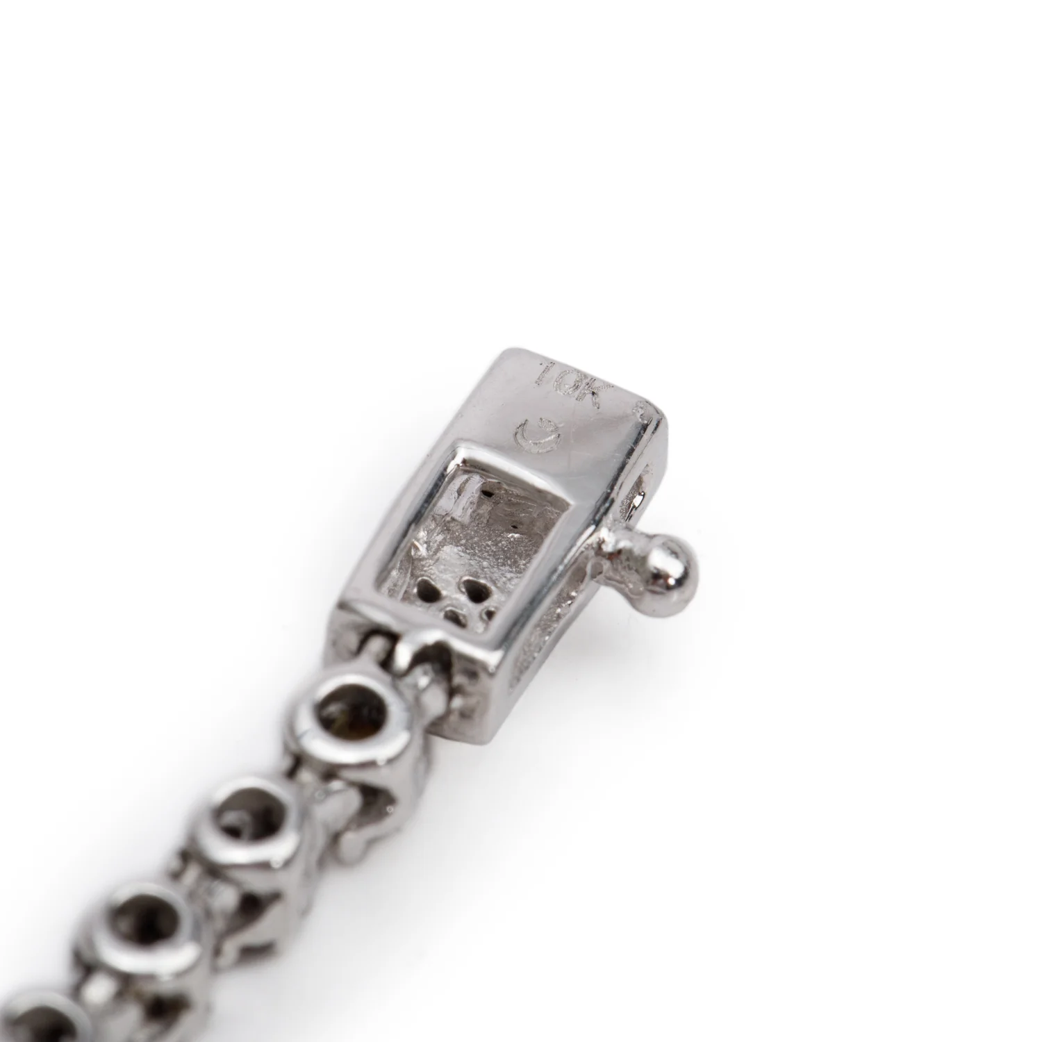 10k White Gold 0.95 tcw. Cluster Diamond Bracelet - Image 3