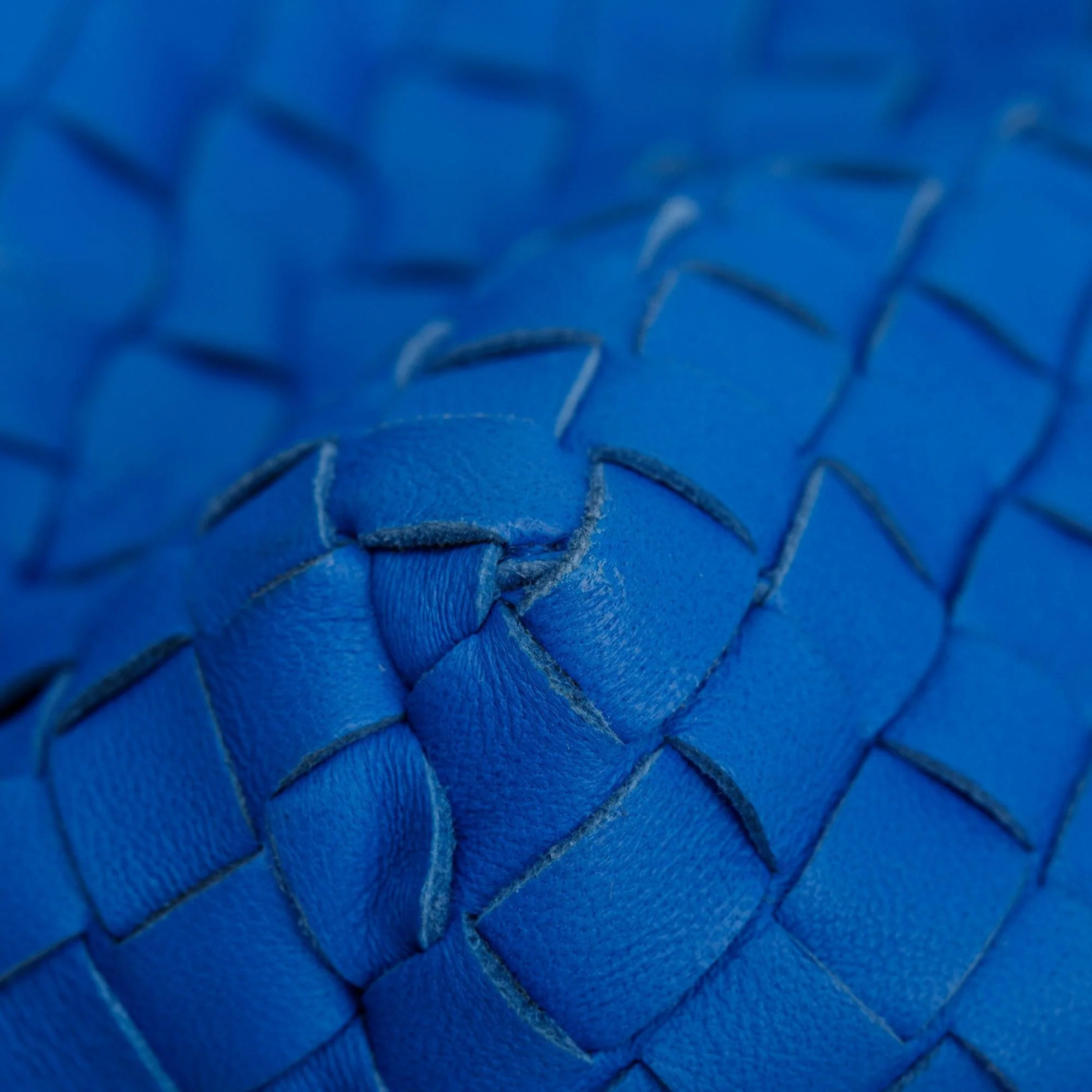 Bottega Veneta Blue Intrecciato Leather Medium Cesta Tote - Image 6
