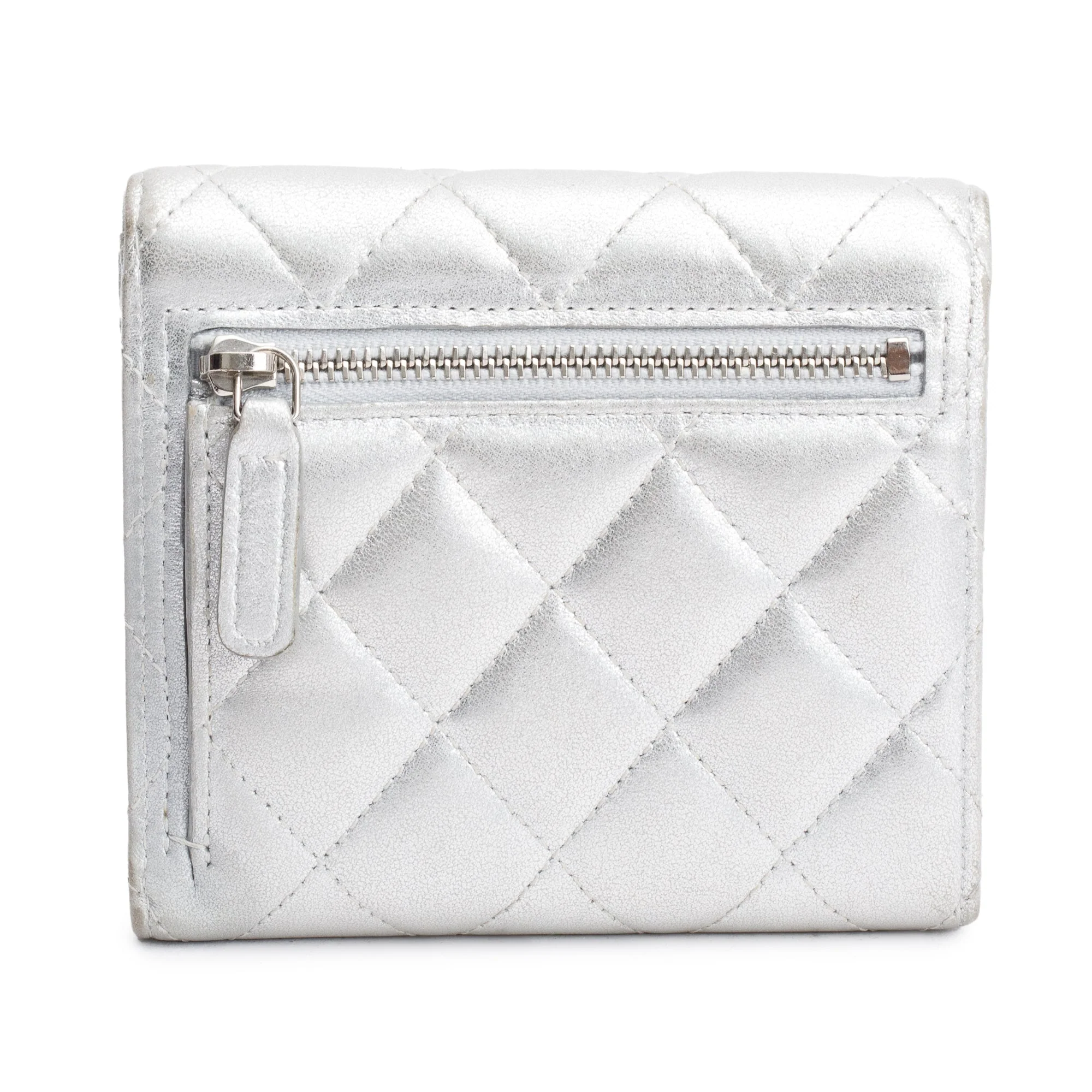 Chanel 2021 Silver Metallic Quilted Lambskin Leather Compact Wallet - Image 3