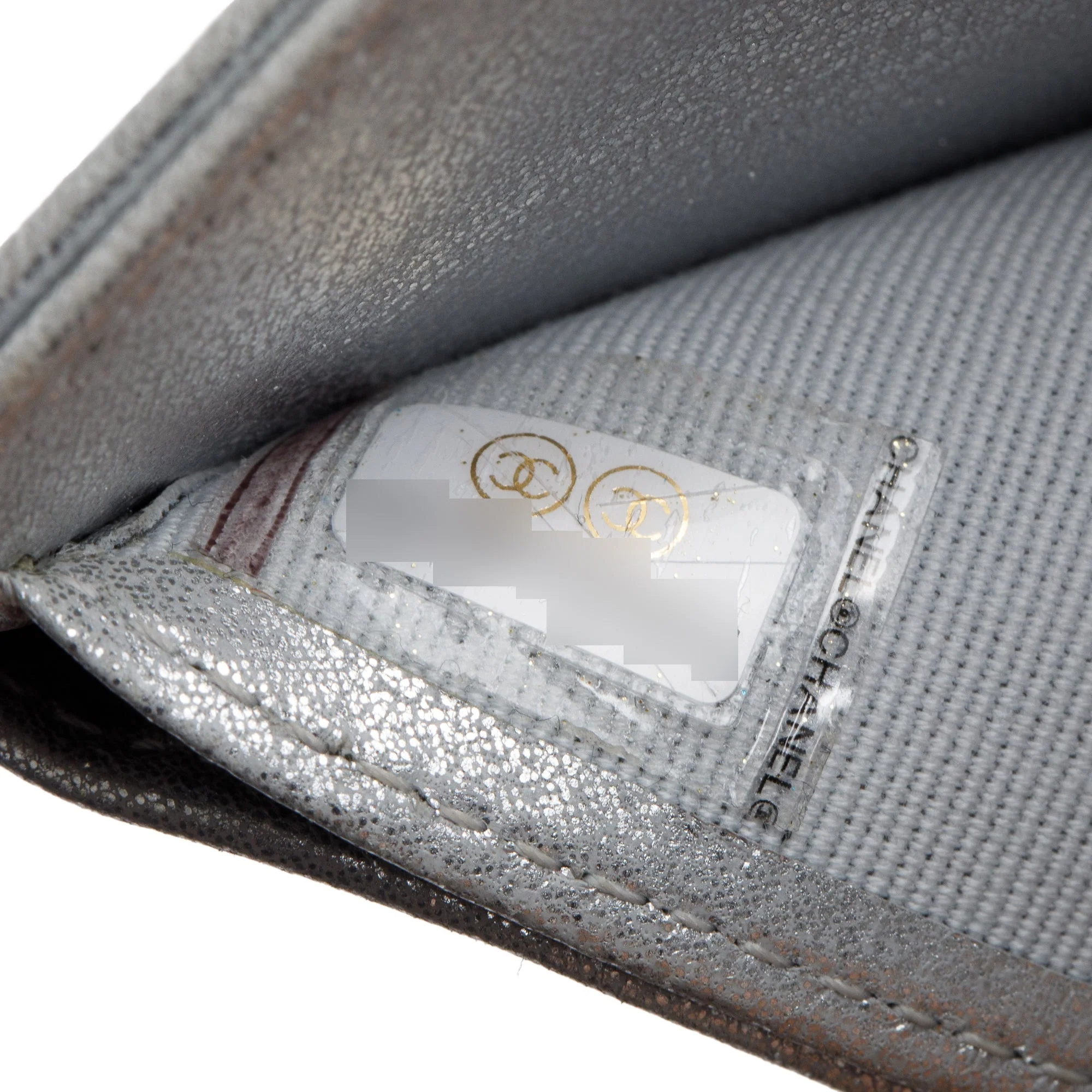 Chanel 2021 Silver Metallic Quilted Lambskin Leather Compact Wallet - Image 5