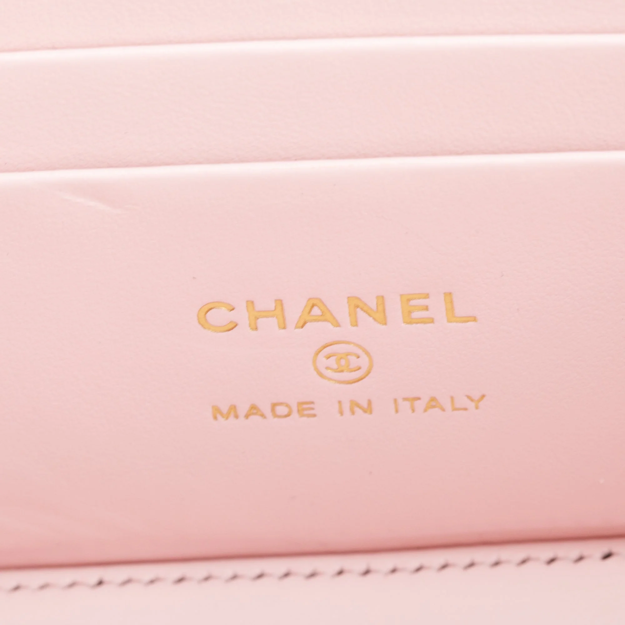 Chanel 2022 Pink Quilted Caviar Leather Small Vanity Case w/ Box - Image 9