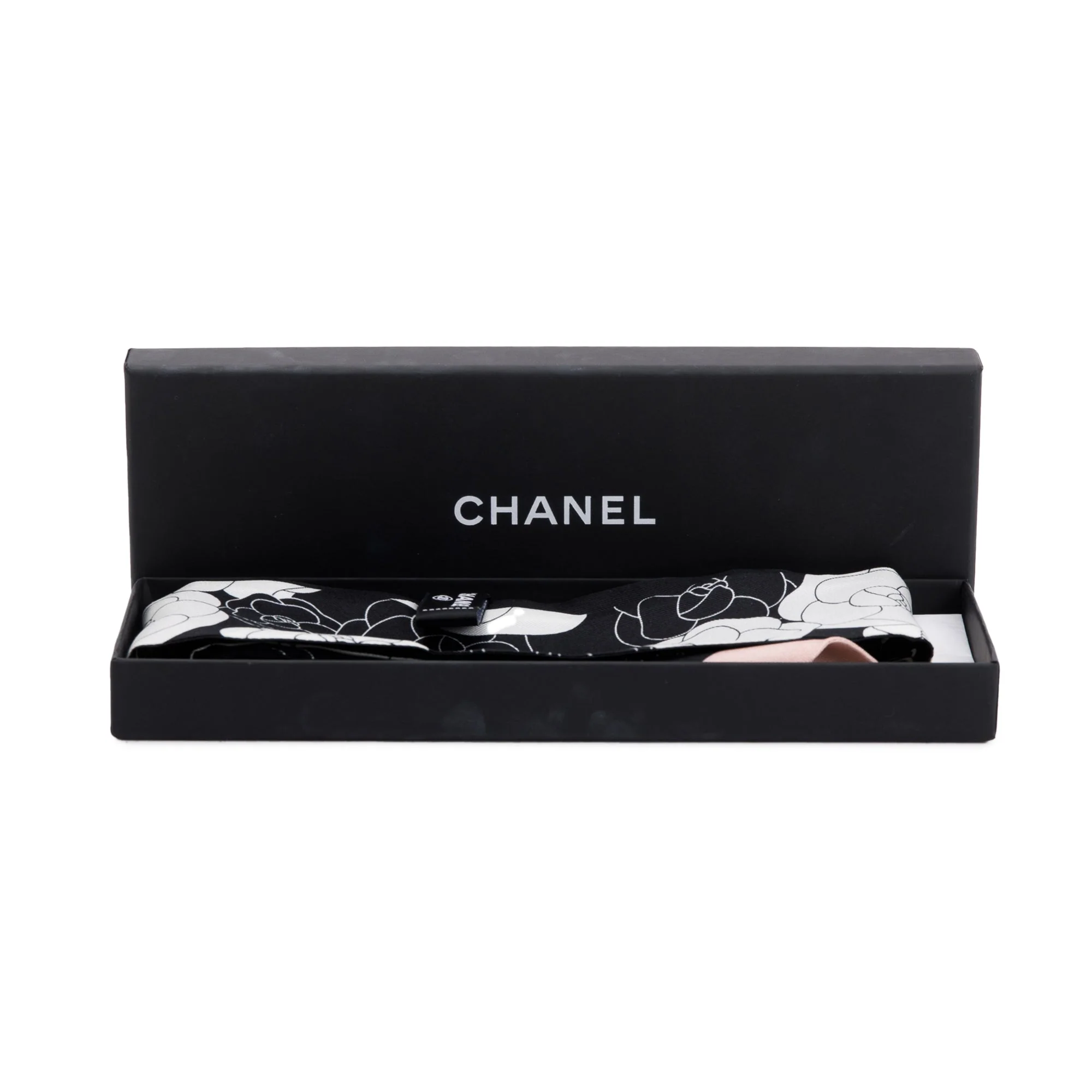 Chanel 2023 Black/White Printed Silk Twill Slim Bandeau w/ Box & Receipt - Image 2