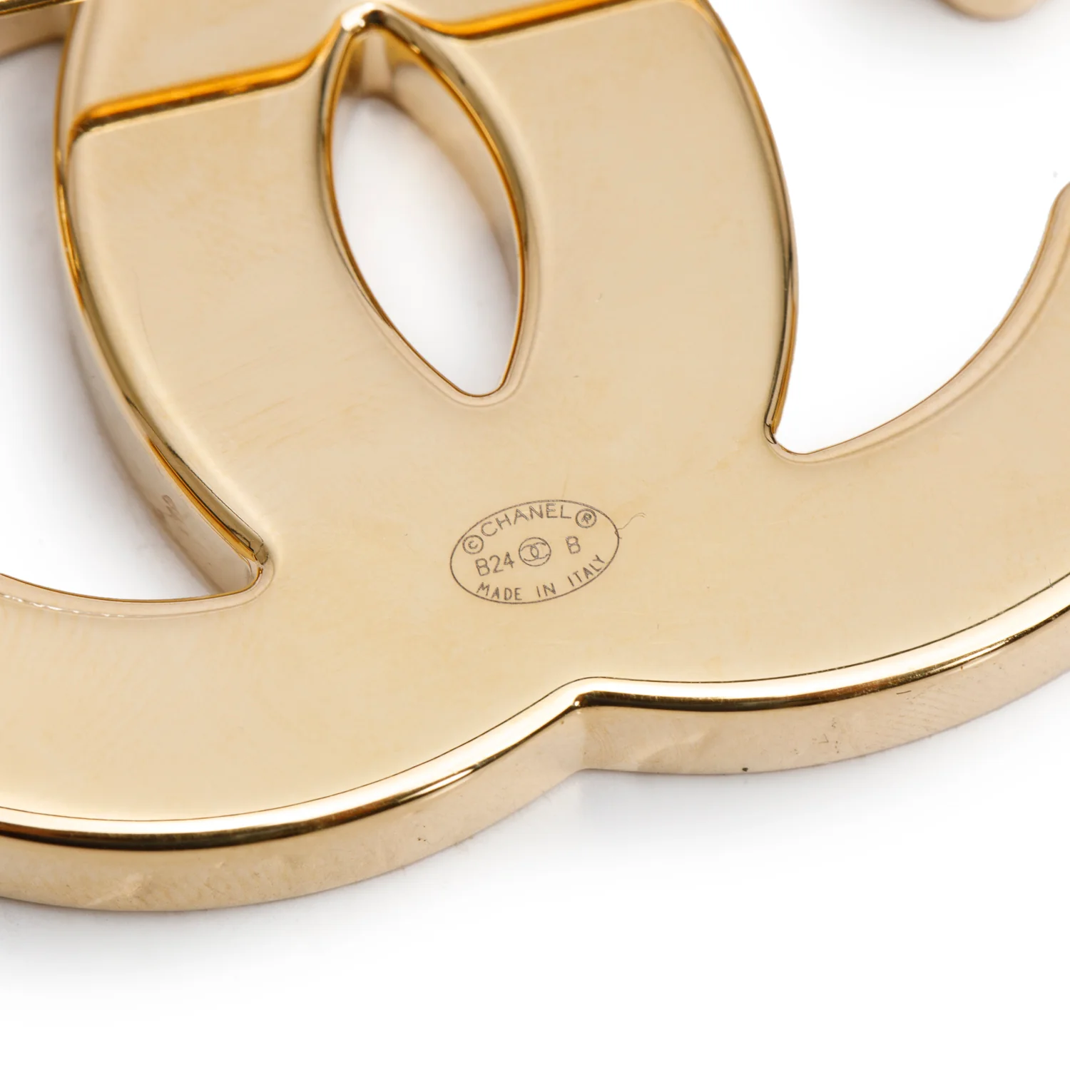 Chanel 2024 Gold Plated Black Enamel CC Brooch w/ Box - Image 5