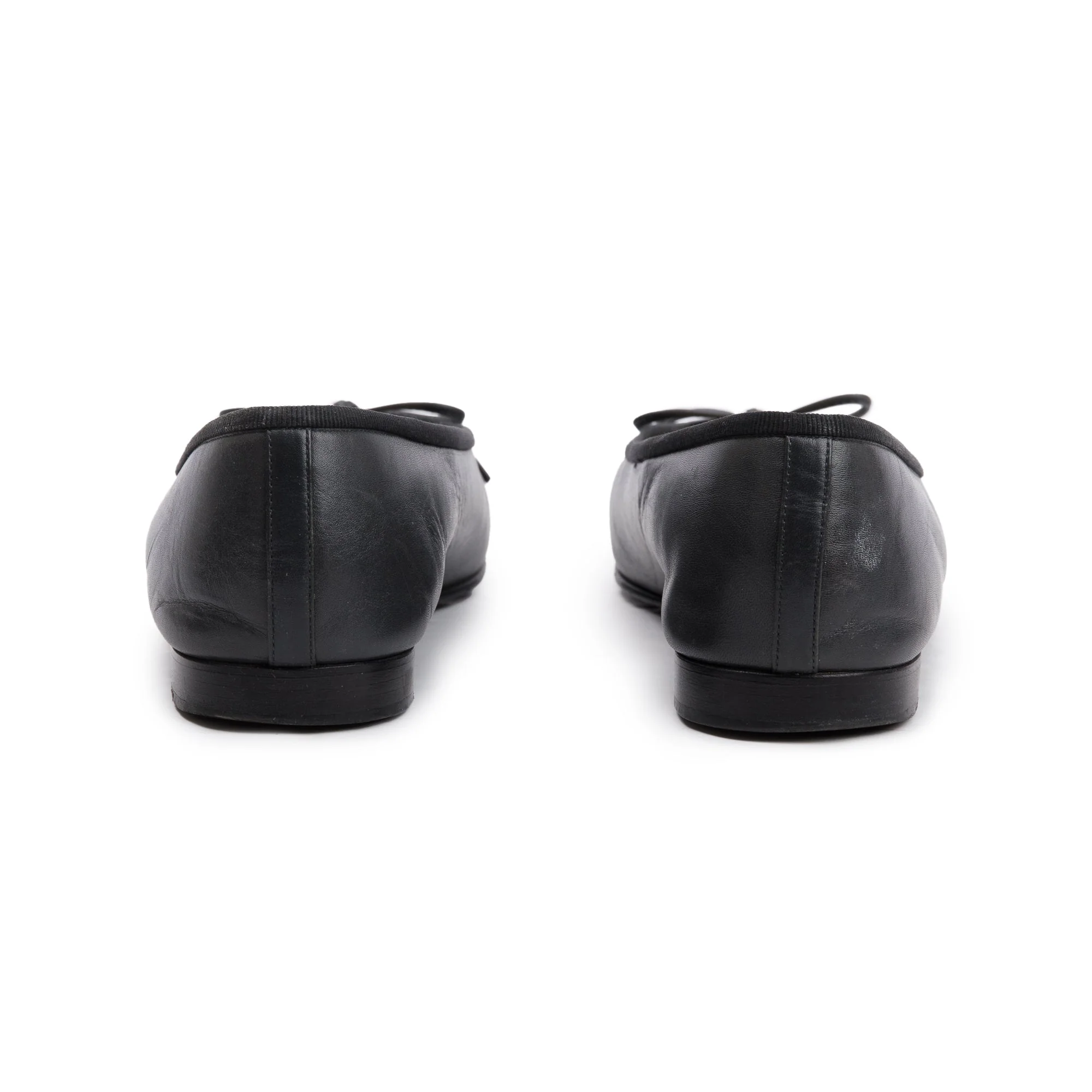 Chanel Black Lambskin Leather Interlocking CC Logo Flats, Size 40.5 w/ Box - Image 5
