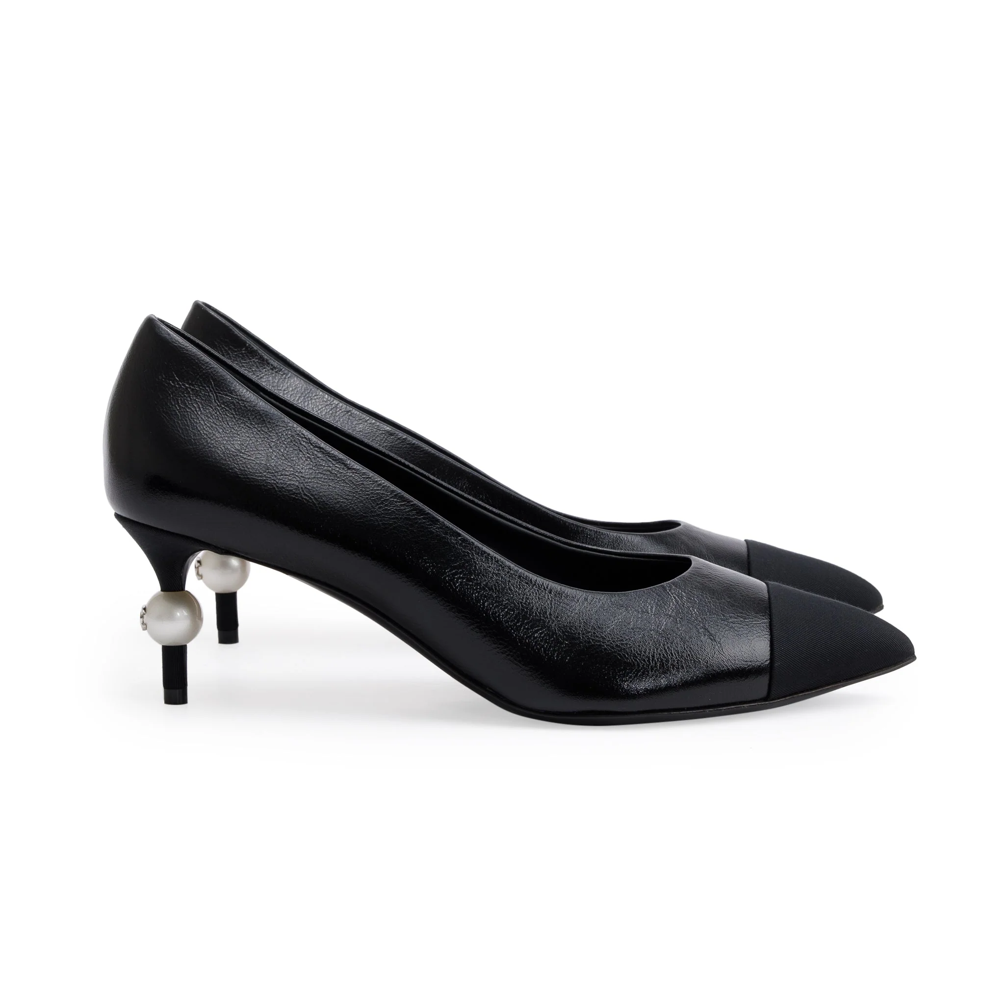 Chanel Black Leather/Grosgrain Faux Pearl Interlocking CC Pumps, Size 40 - Image 4