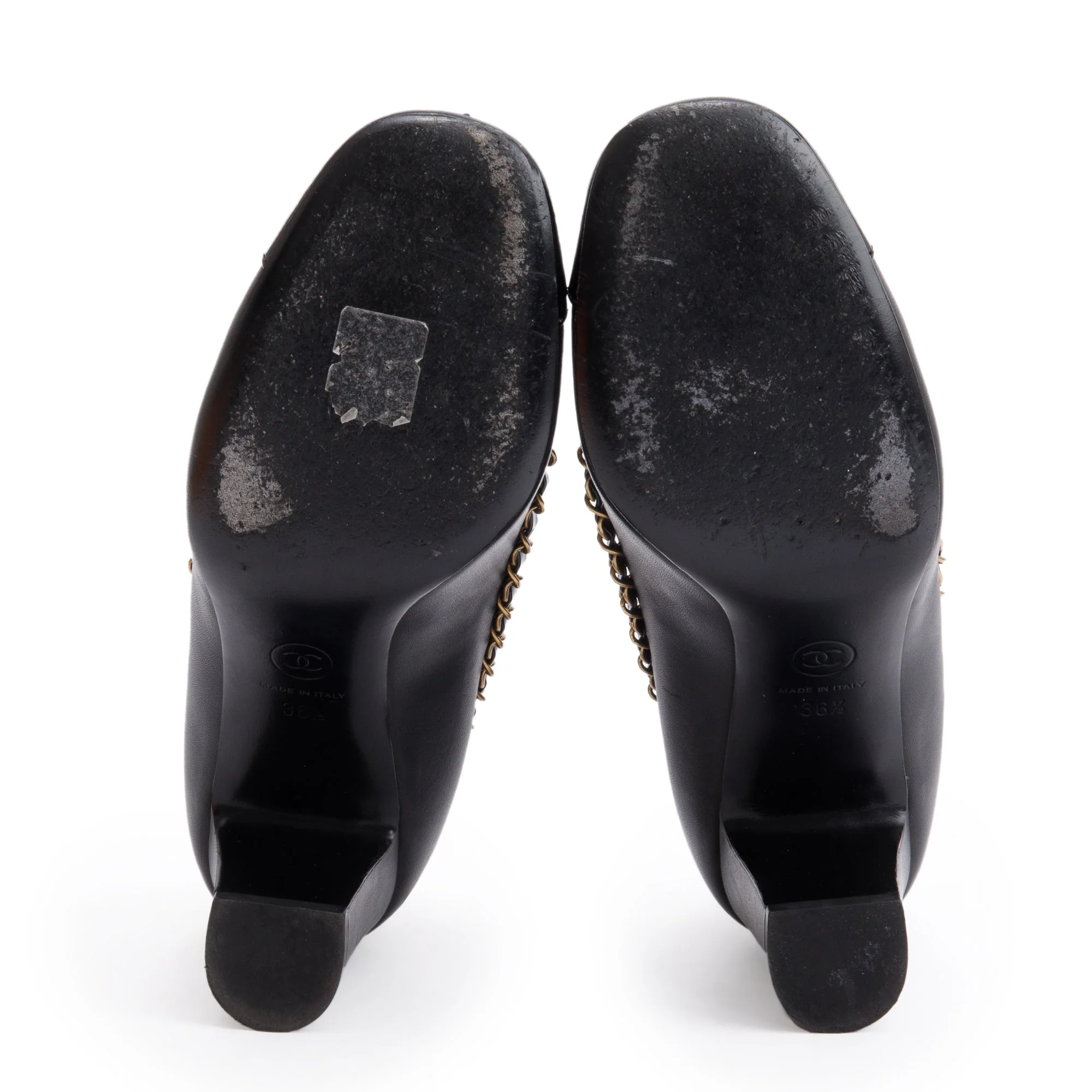 Chanel Black Leather Interlocking CC Logo Chain Around Pumps, Size 36.5 w/ Box - Image 7