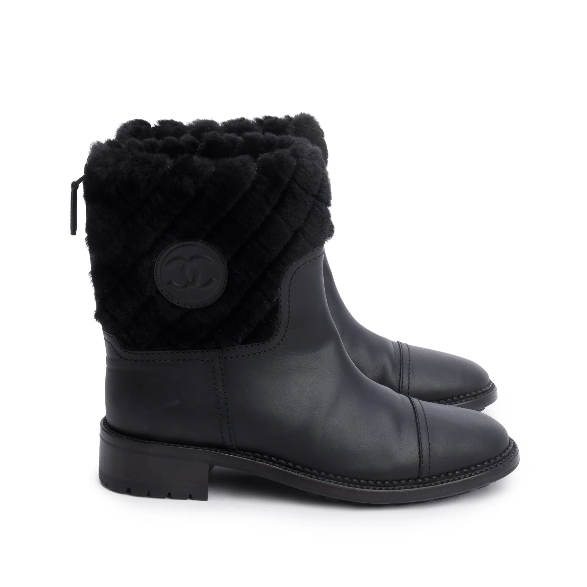 Chanel Black Leather Shearling Trim Interlocking CC Logo Short Boots, Size 40 - Image 2