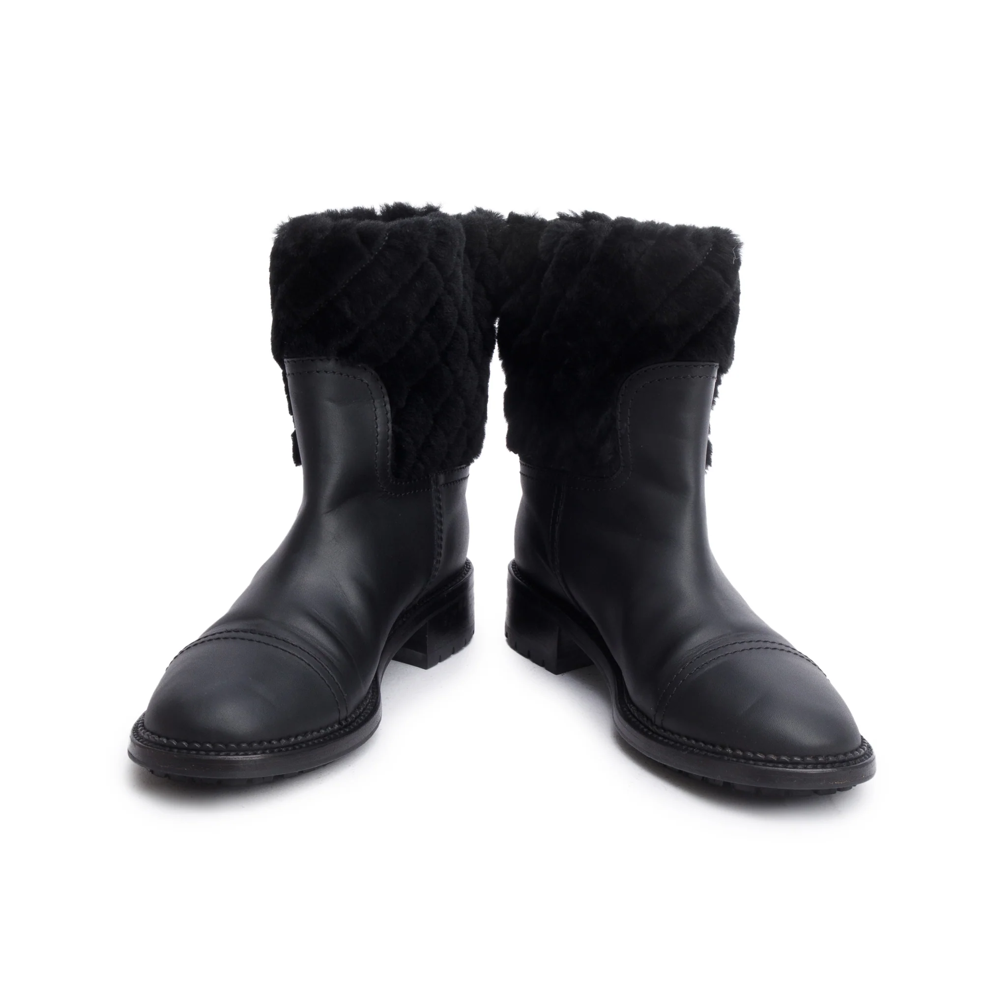 Chanel Black Leather Shearling Trim Interlocking CC Logo Short Boots, Size 40 - Image 3