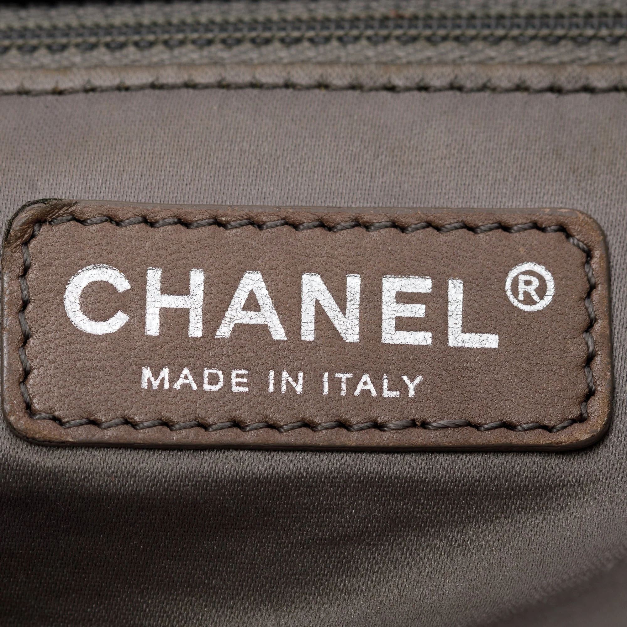 Chanel Black Patent Leather Rock In Moscow Flap Bag - Image 13