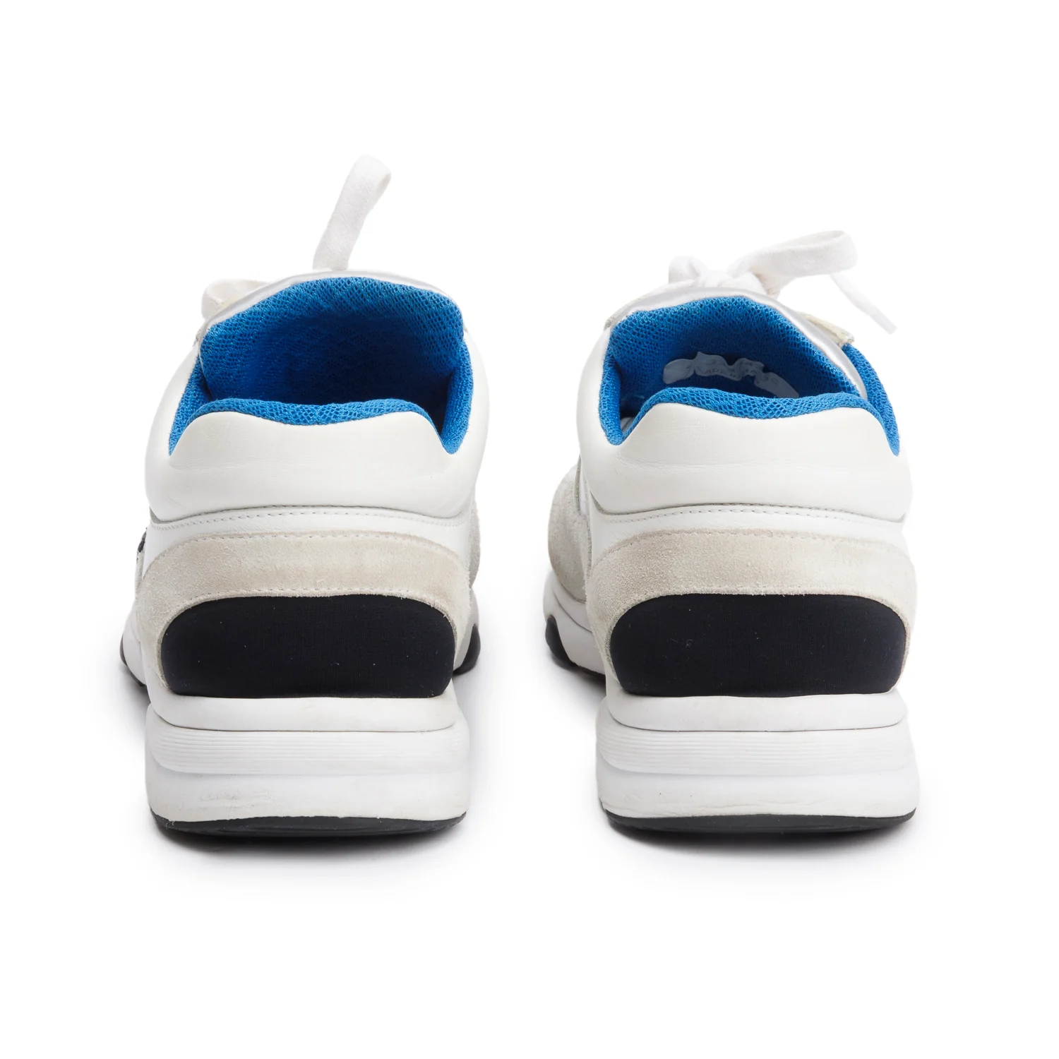 Chanel White/Black Calfskin Suede Silver Patent Leather Interlocking CC Logo Sneakers, Size 39 - Image 4