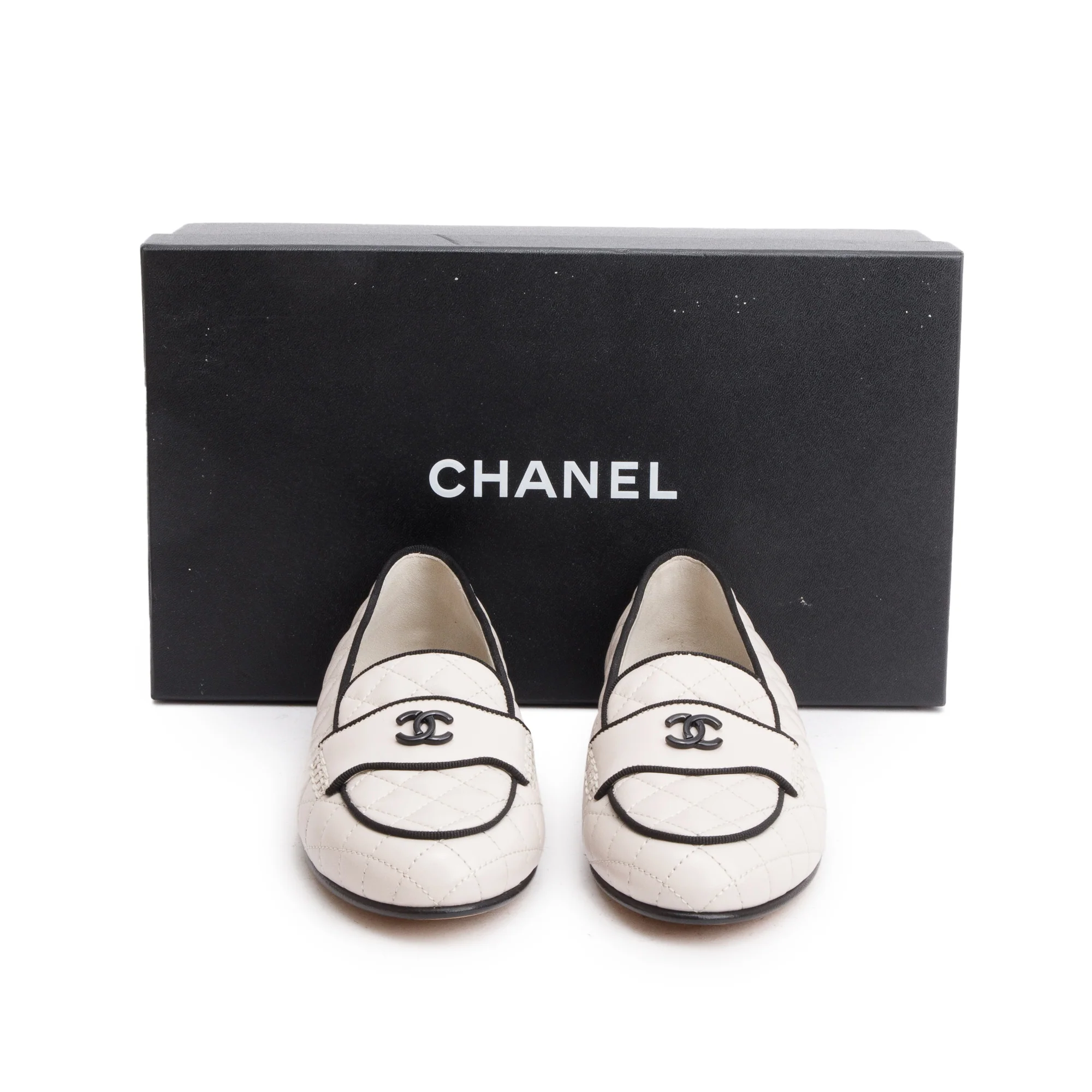 Chanel White Calfskin Leather Quilted CC Logo Loafer, Size 36 w/ Box - Image 2