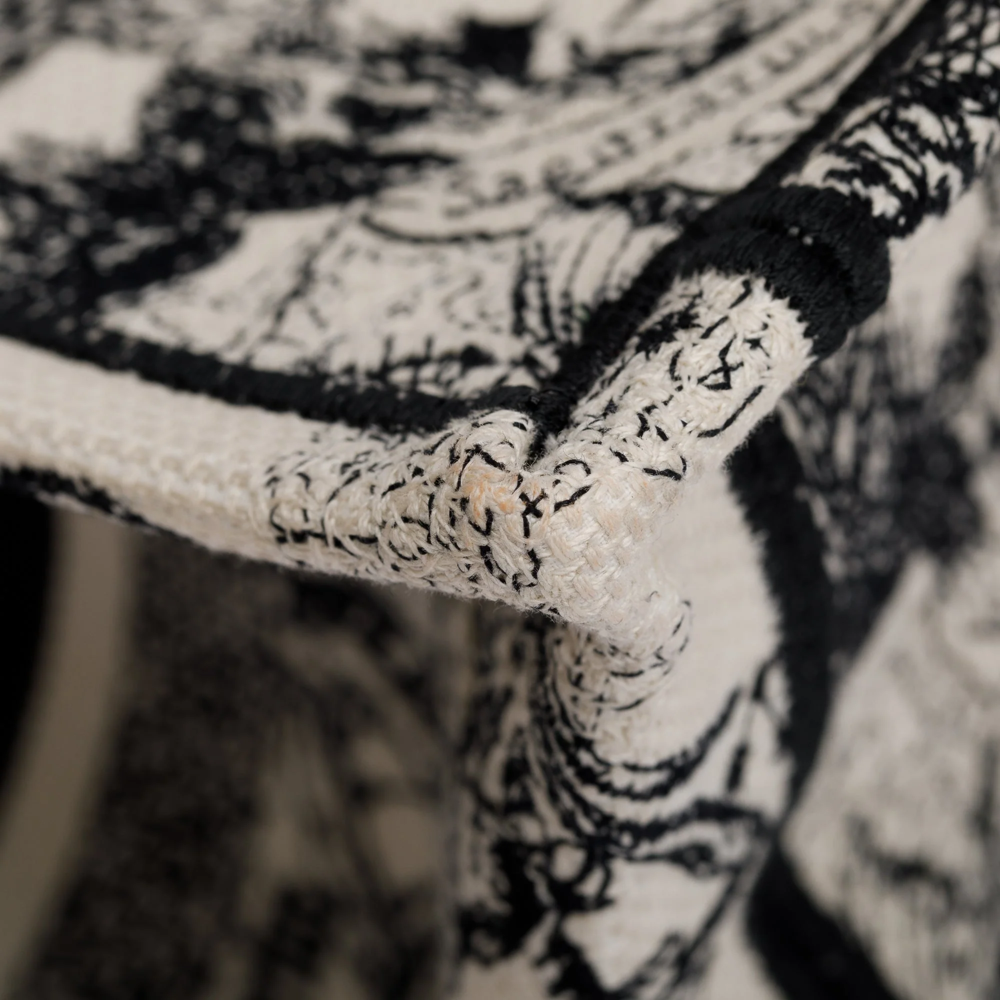 Christian Dior 2022 Latte & Black Toile de Jouy Zodiac Embroidery Small Book Tote - Image 7