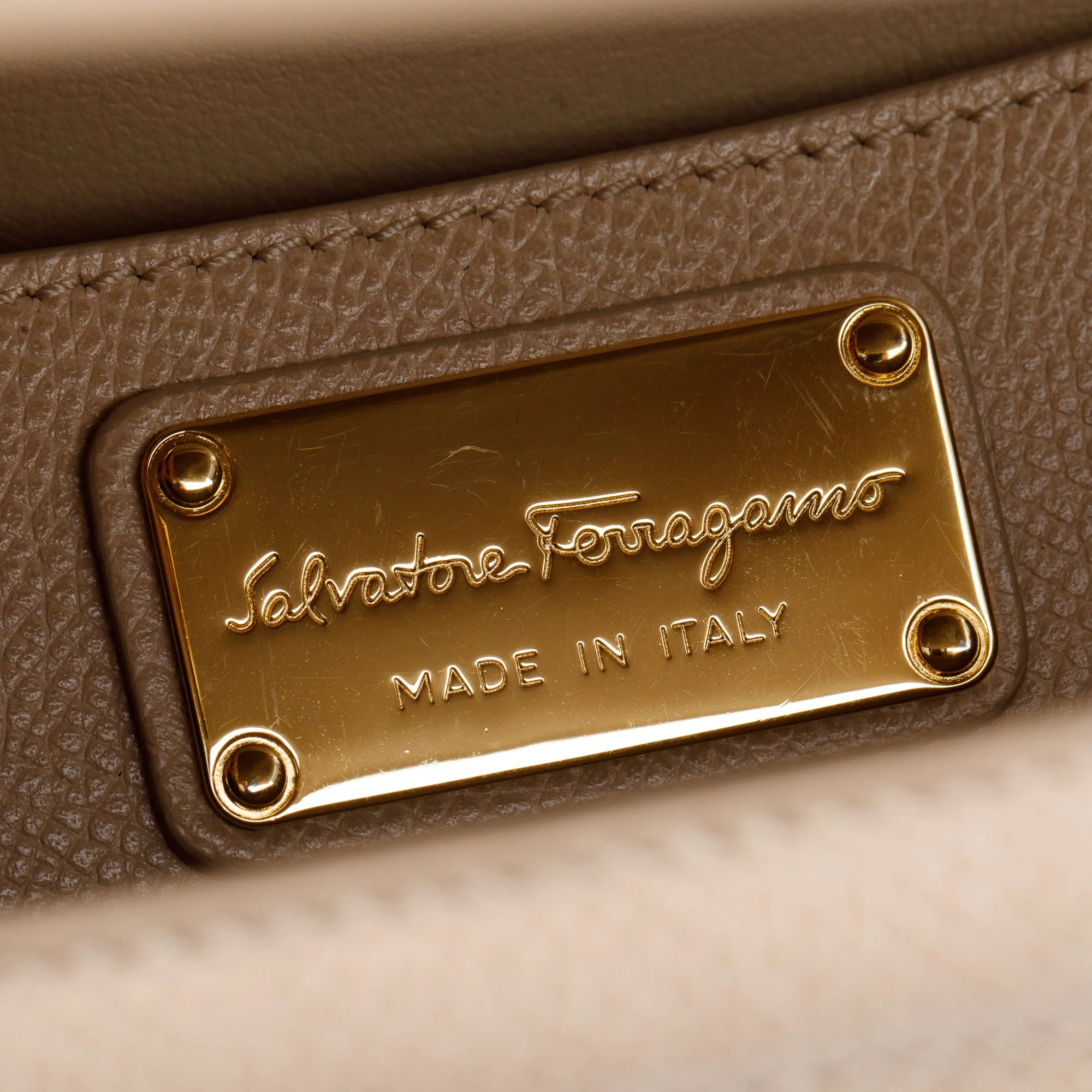 Ferragamo Beige Grained Leather Medium Carrie Vara Shoulder Bag - Image 9