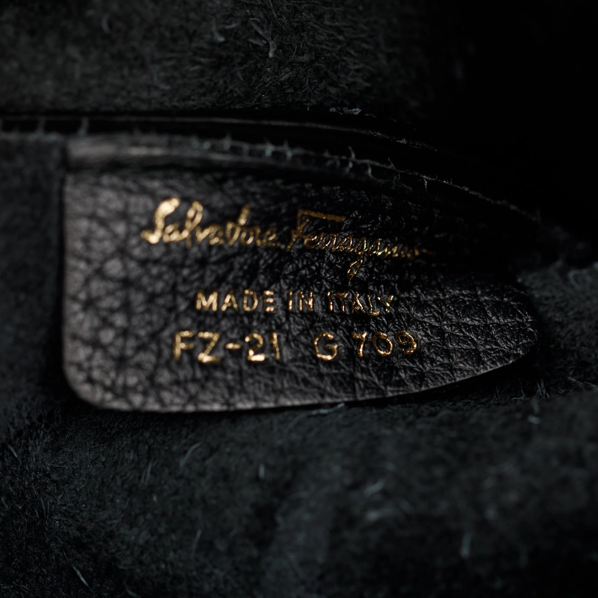 Ferragamo Black Gancio Leather Shoulder Bag - Image 7
