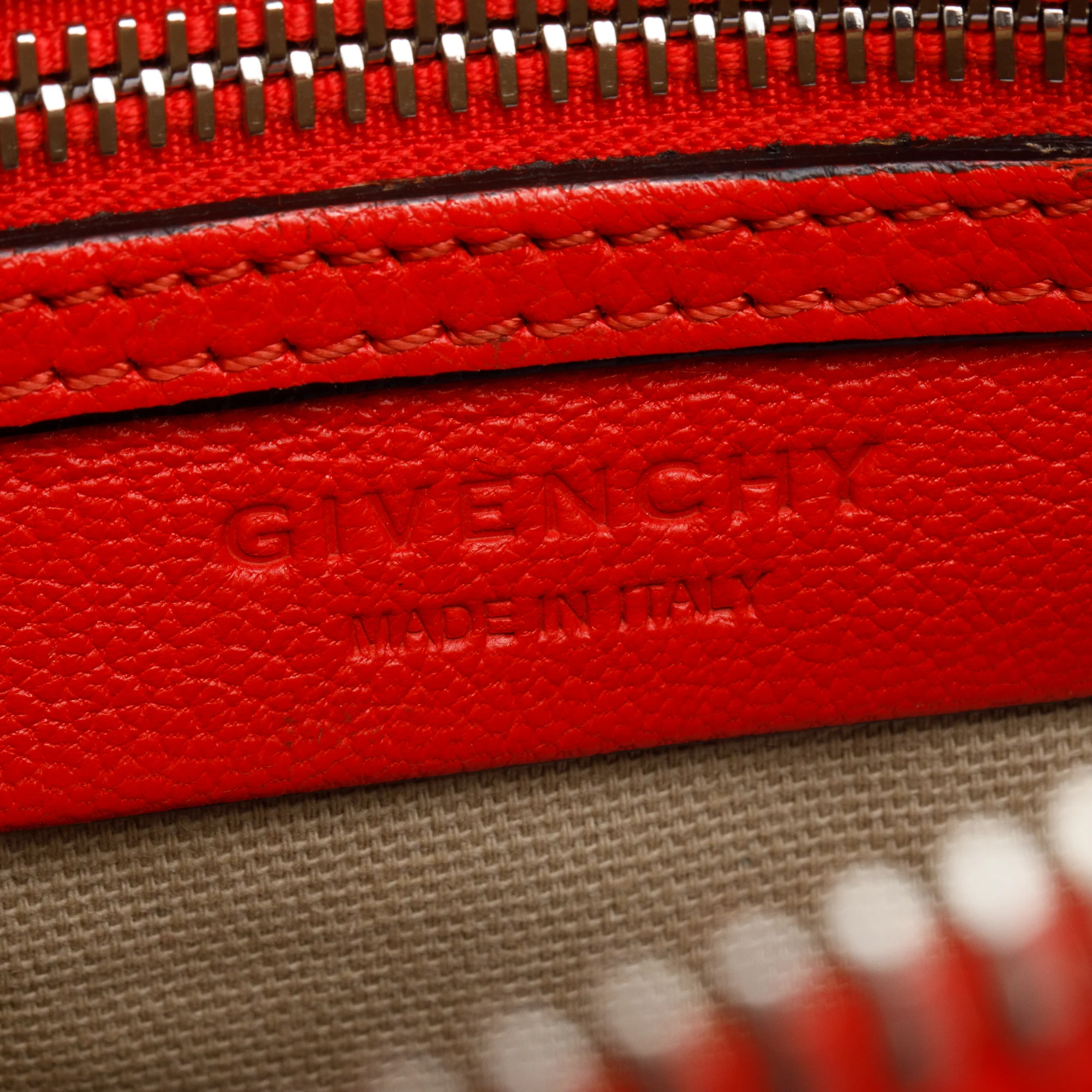 Givenchy Red Grained Leather Small Antigona Bag - Image 9