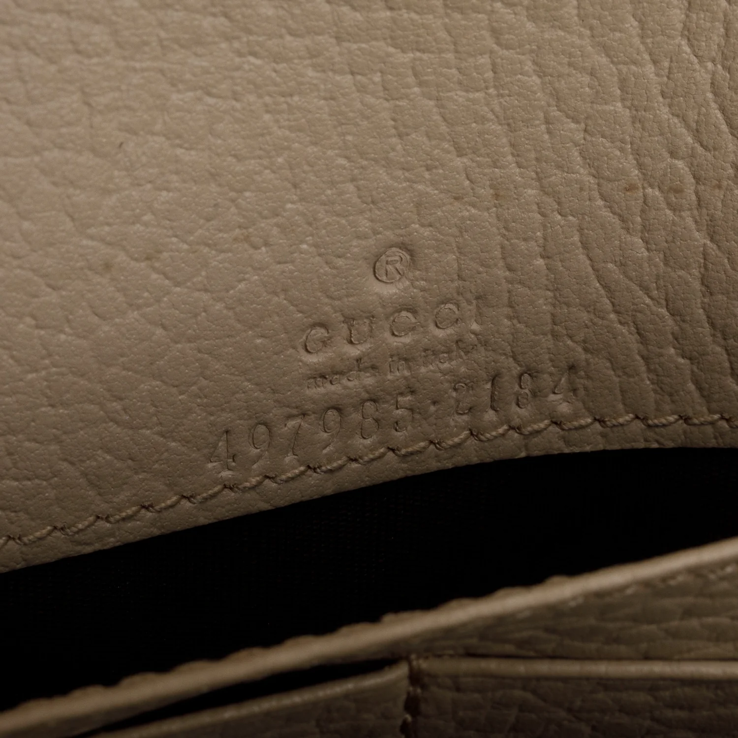 Gucci Beige GG Supreme Monogram Textured Dollar Calfskin Mini GG Marmont Chain Wallet w/ Box - Image 10