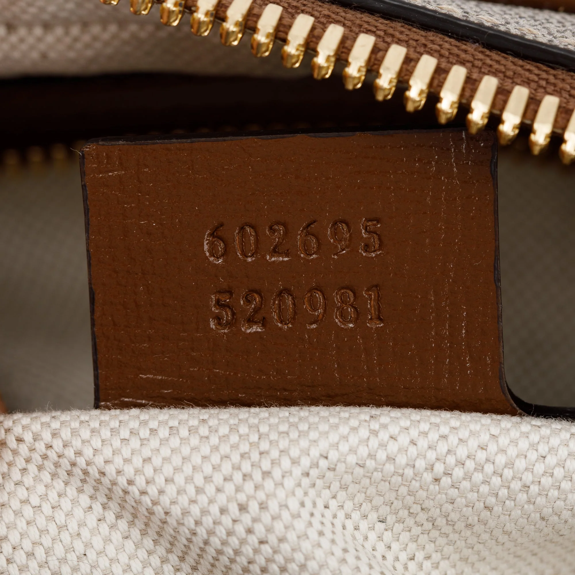 Gucci GG Supreme Fake/Not Belt Bag w/ Box - Image 9