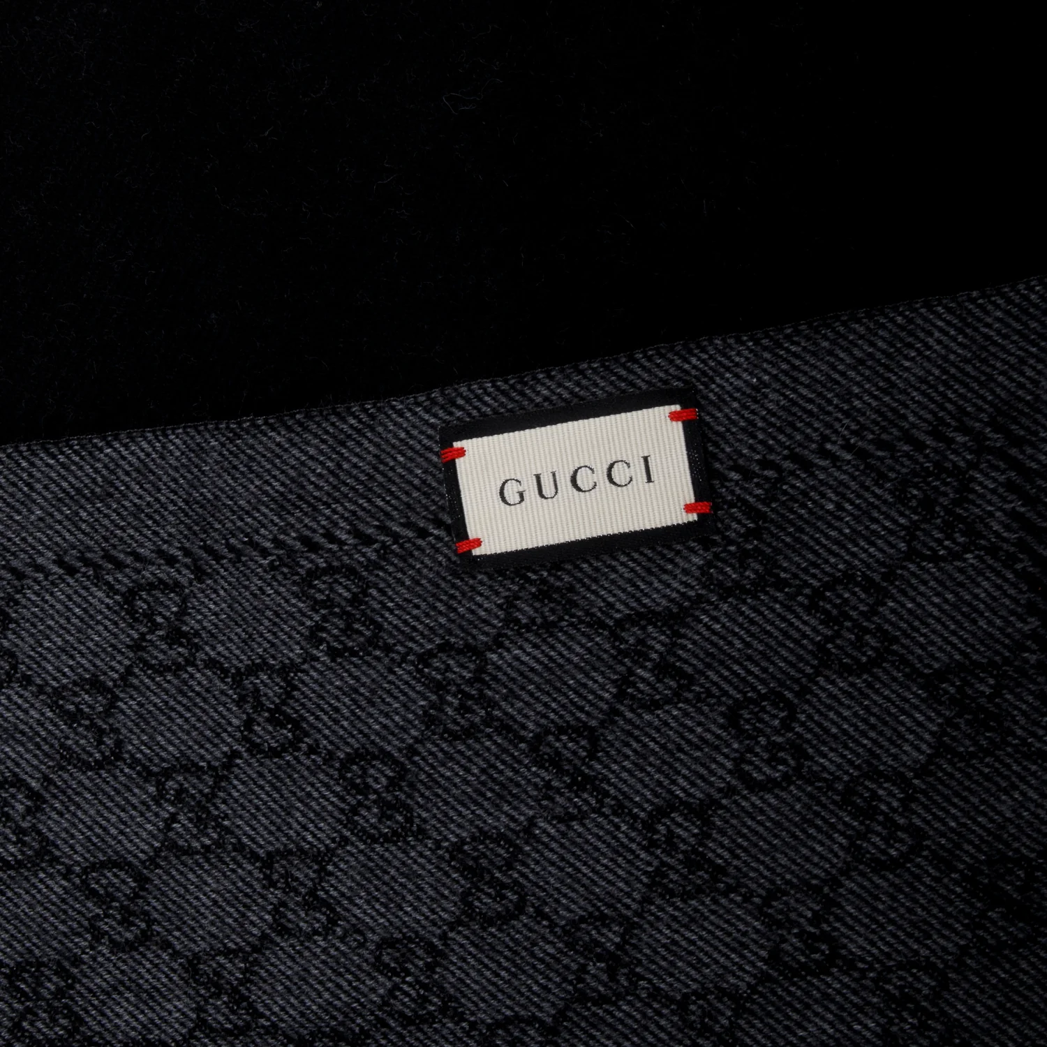 Gucci Grey Wool GG Jacquard Monogram Fringe Scarf w/ Box & Receipt - Image 4