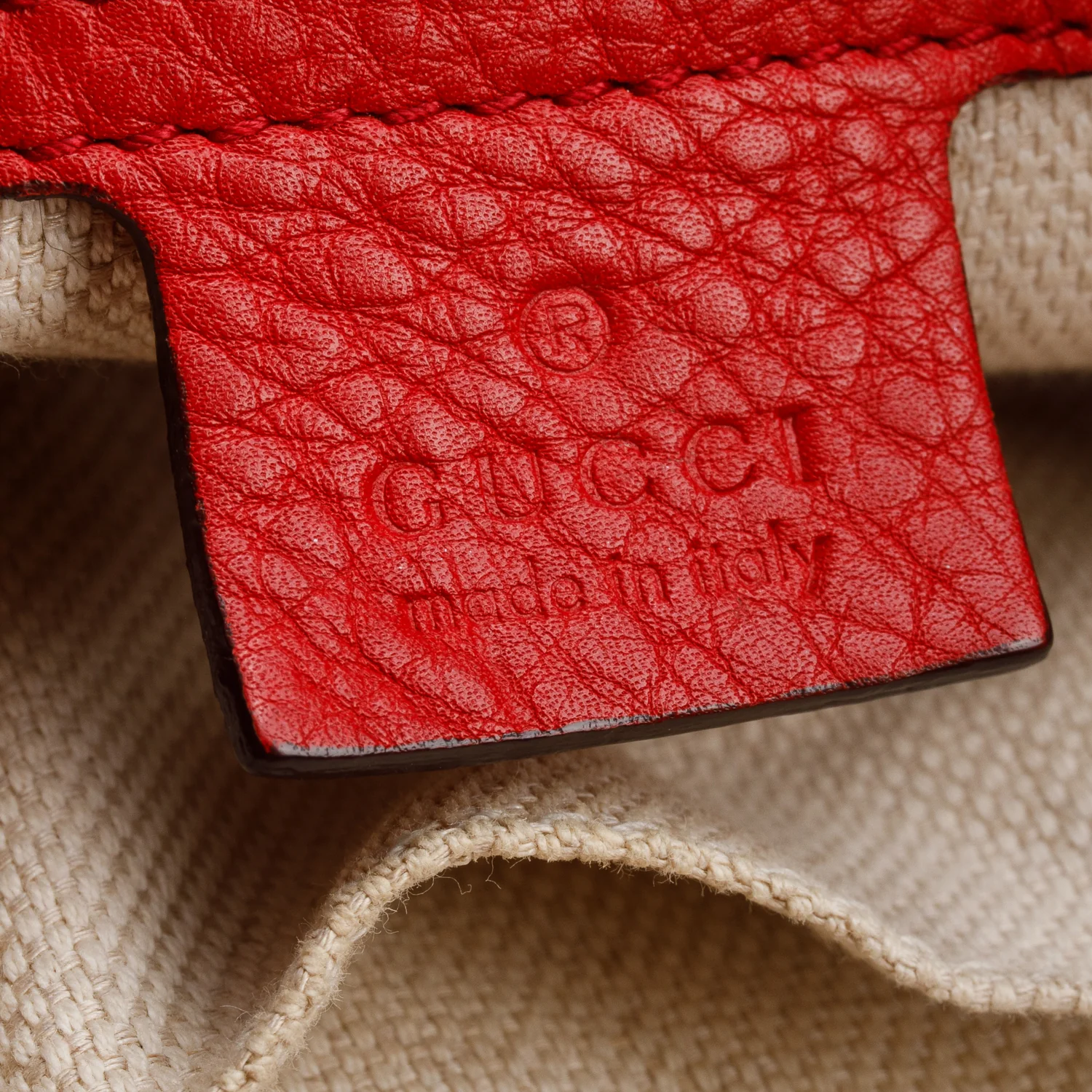 Gucci Red Grained Leather Medium Soho Chain Tote - Image 9