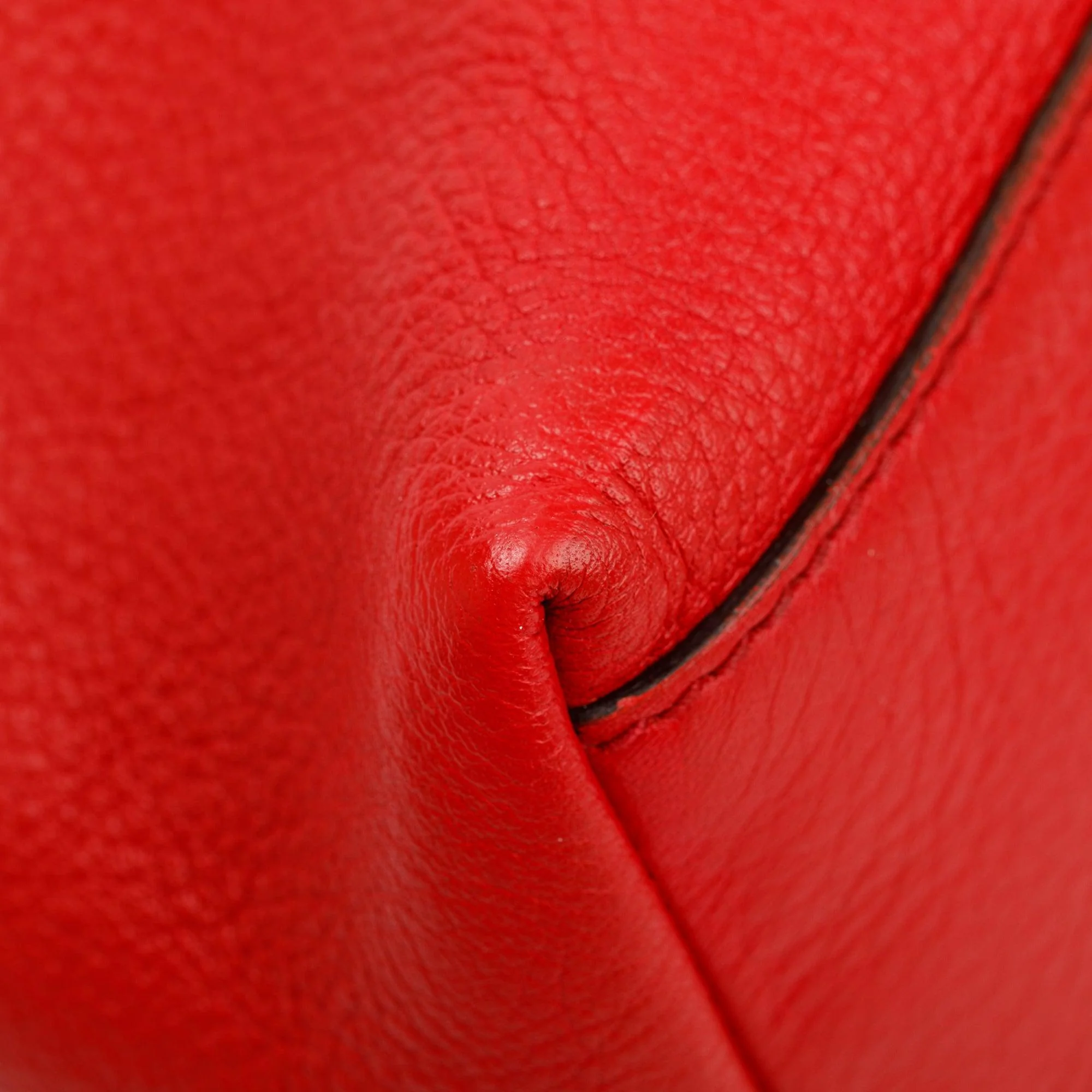 Gucci Red Pebbled Calfksin Leather Medium Soho Chain Tote - Image 6