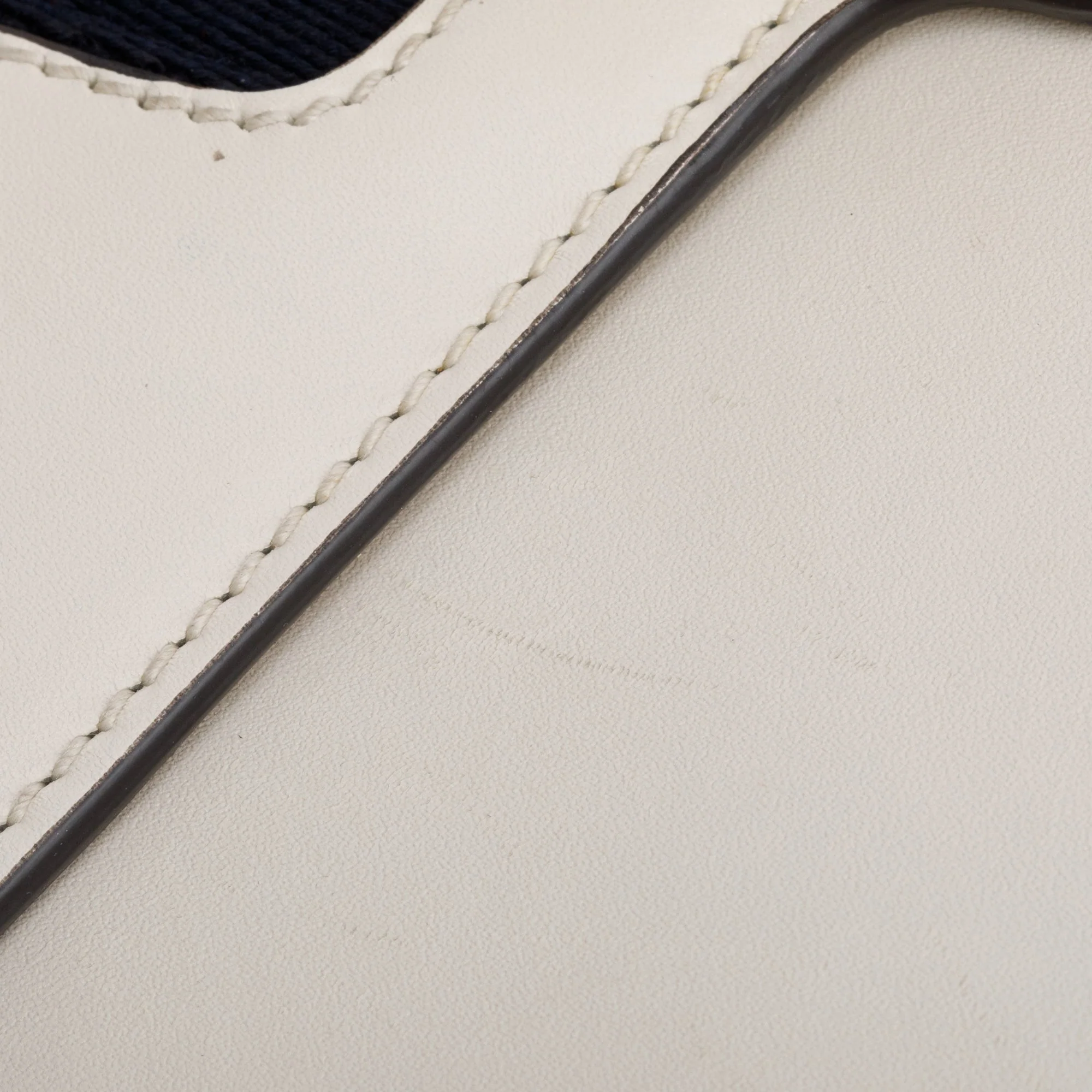 Gucci White Calfskin Leather Small Sylvie Handle Bag w/ Strap - Image 11