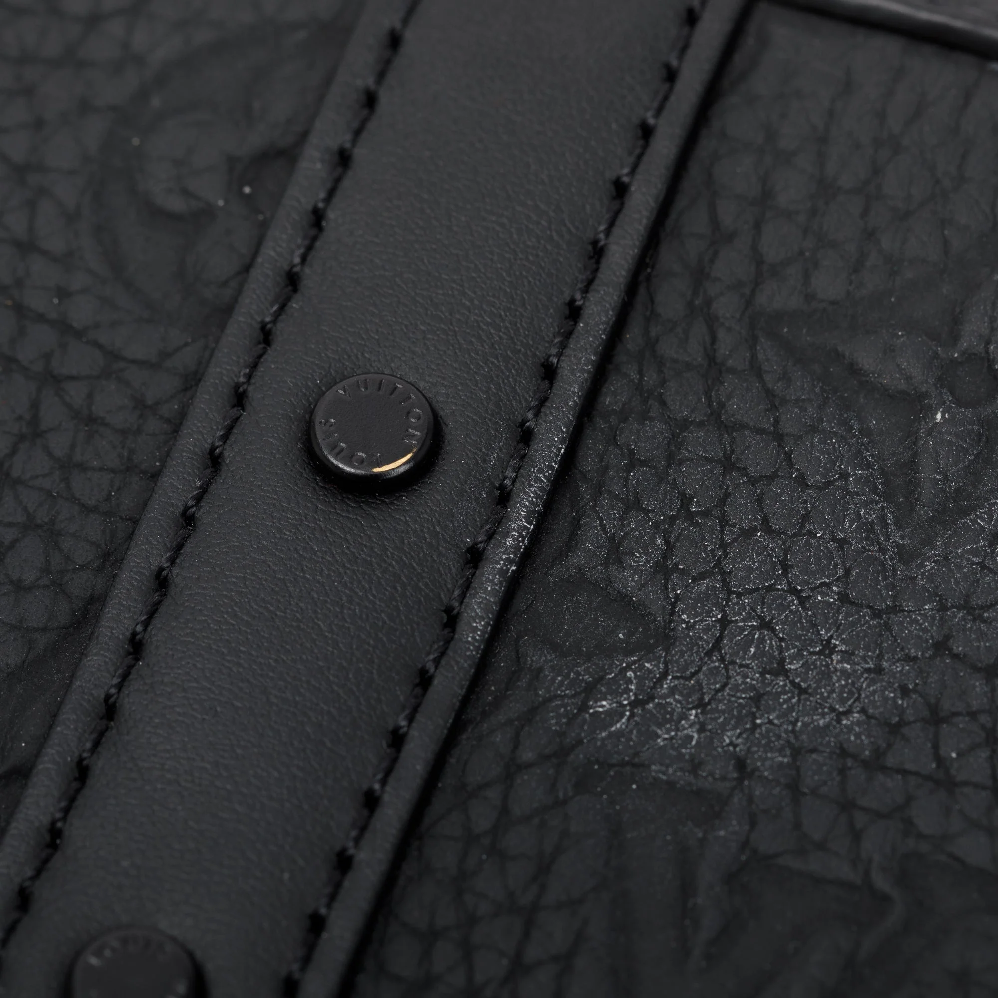 Louis Vuitton 2022 Black Taurillon Monogram Embossed Leather Soft Trunk Messenger Bag - Image 7