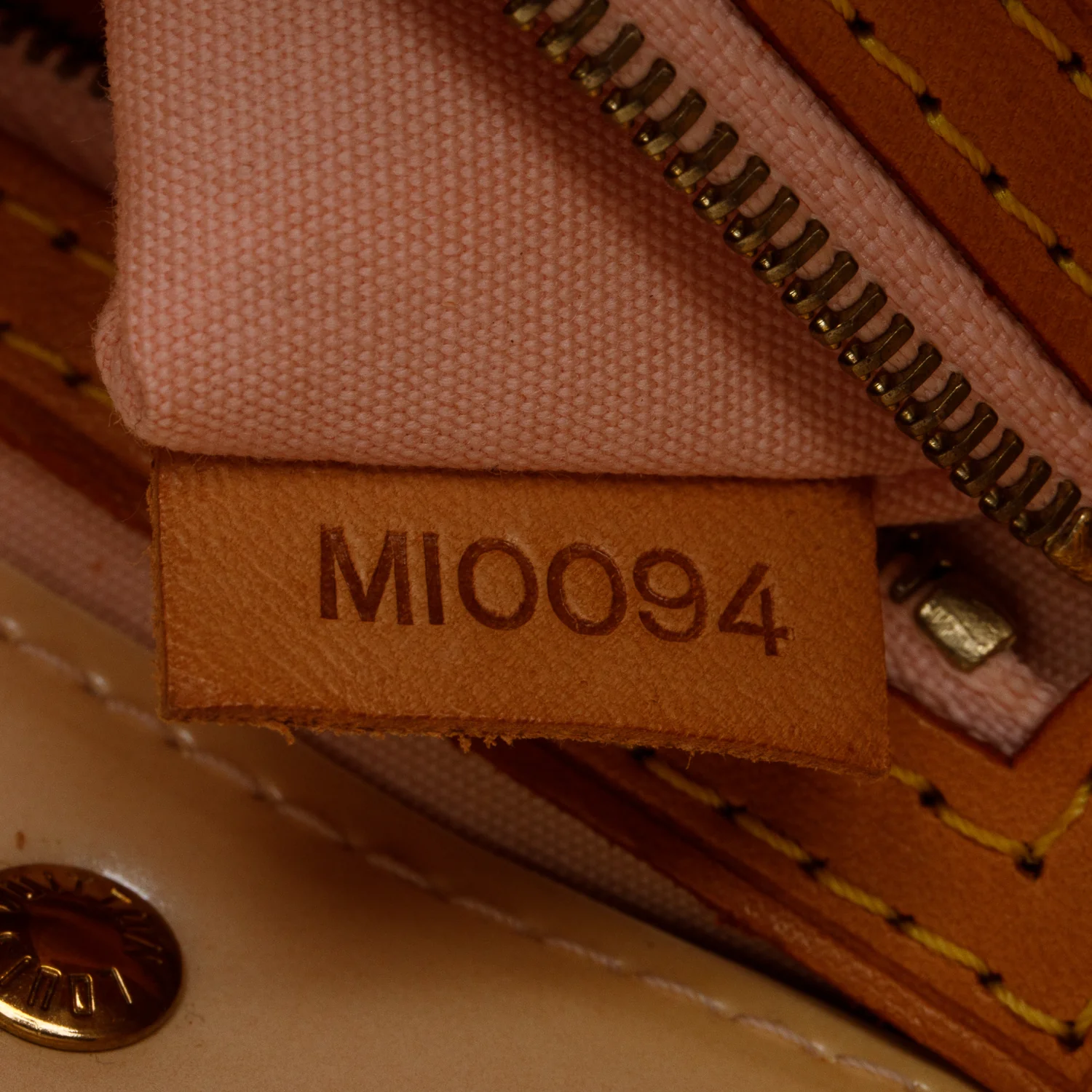 Louis Vuitton Beige Monogram Vernis Reade PM - Image 8