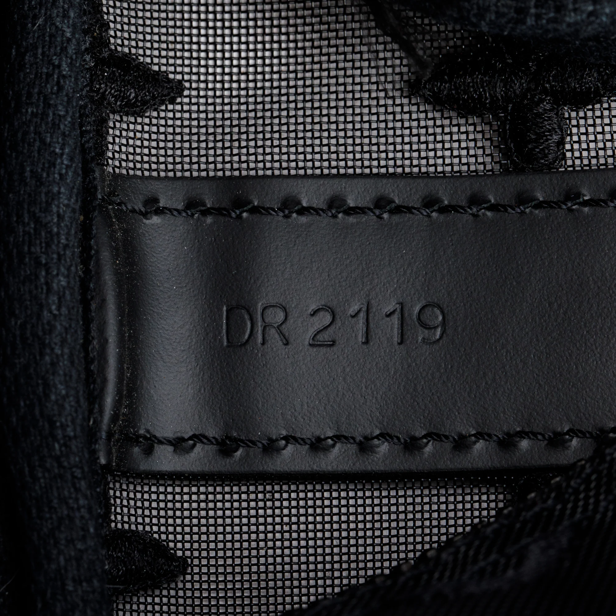 Louis Vuitton Black Monogram Mesh Keepall Bandouliere 50 - Image 8