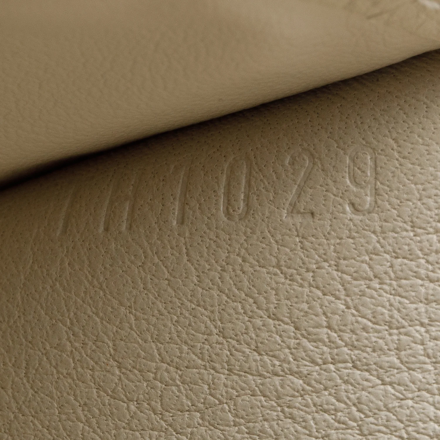 Louis Vuitton Ivory Monogram Mahina Leather Amelia Wallet - Image 8
