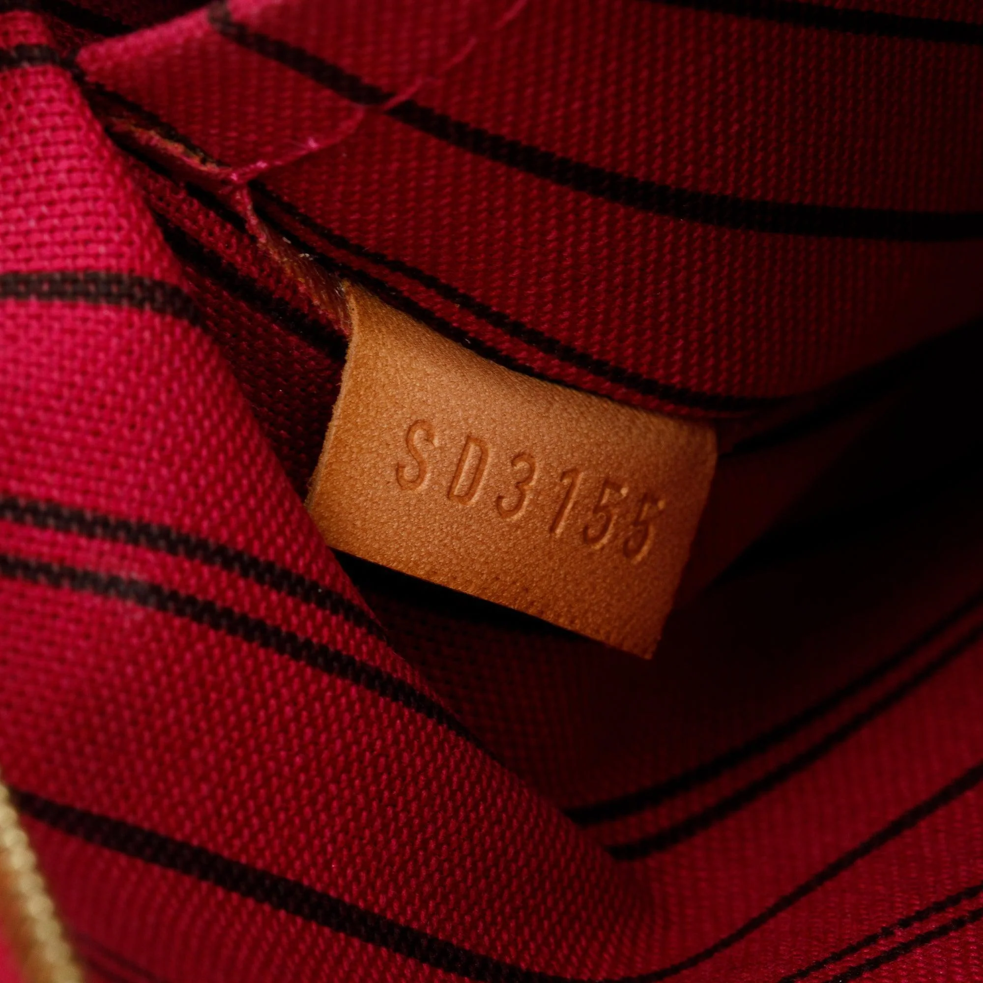 Louis Vuitton Monogram Neverfull Pochette - Image 10