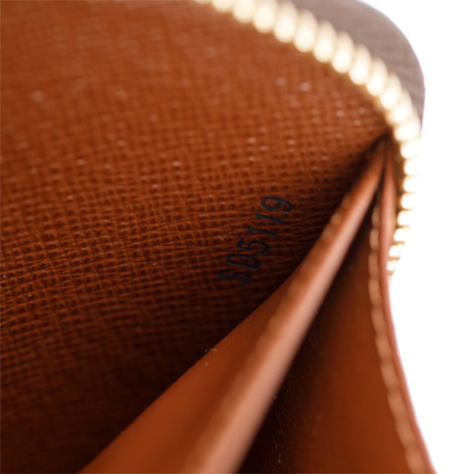 Louis Vuitton Monogram Zippy Wallet - Image 6