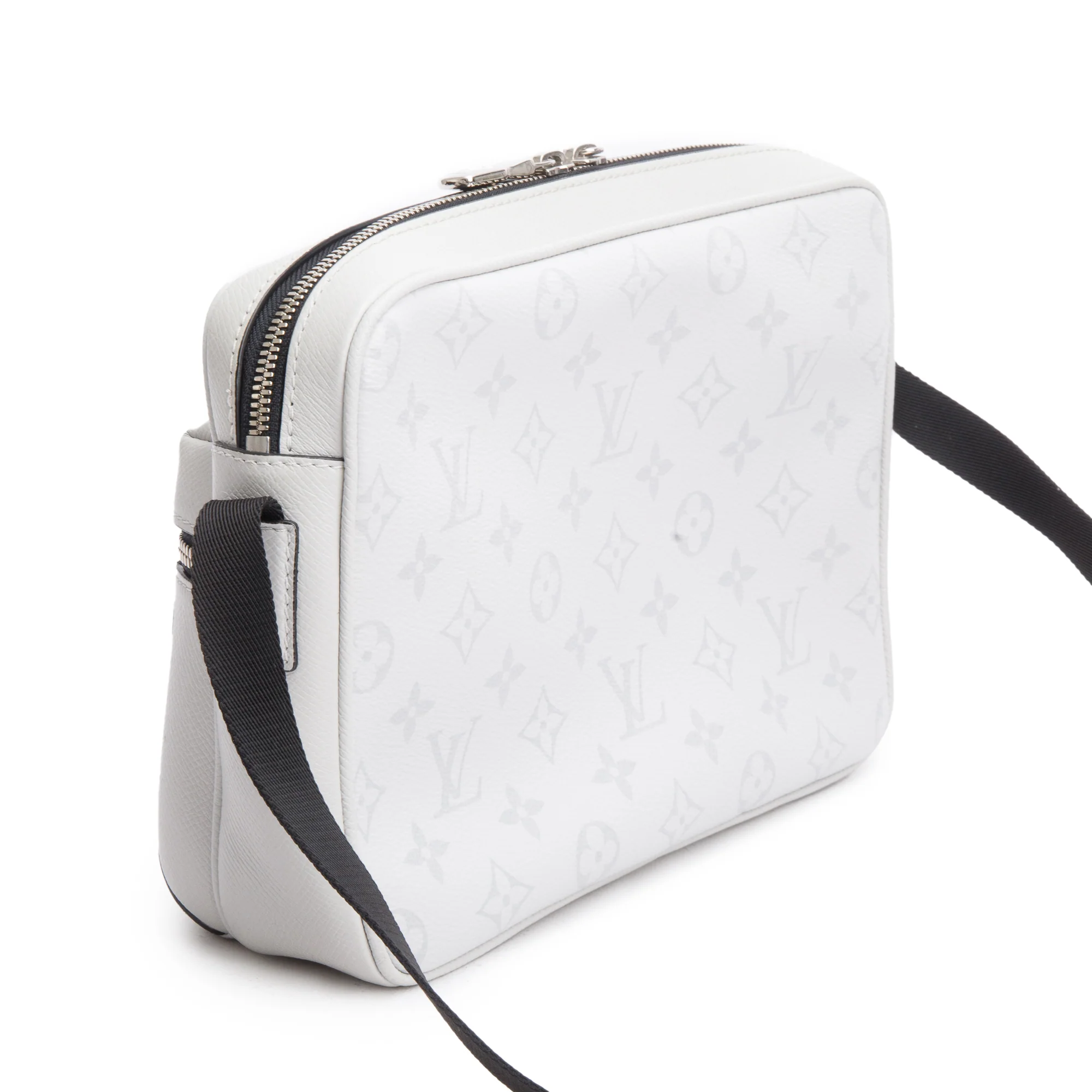 Louis Vuitton White Taigarama Outdoor Messenger Bag - Image 6