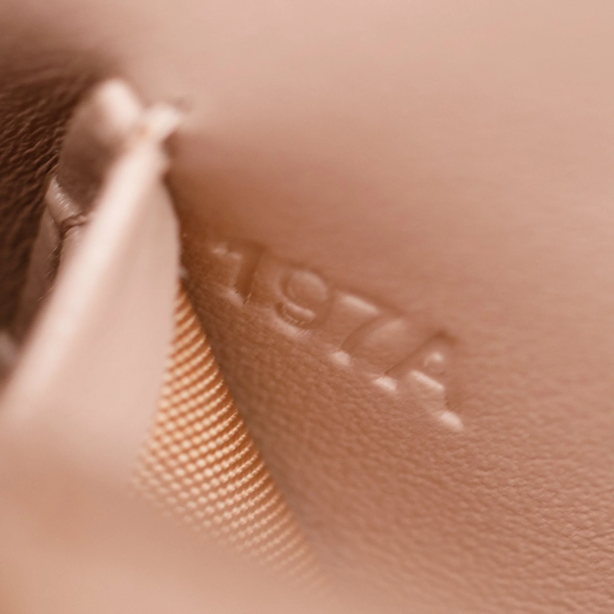 Prada Neutral Vitello Leather Envelope Wallet w/ Box - Image 9